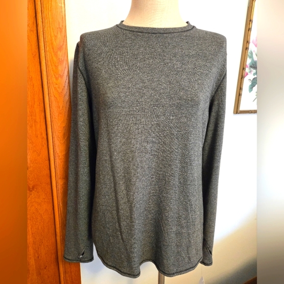 Cuddl Duds Tops - NWT CUDDL DUDS ULTRACOZY LONG-SLEEVED CHARCOAL GRAY SHIRT. SIZE MEDIUM.
